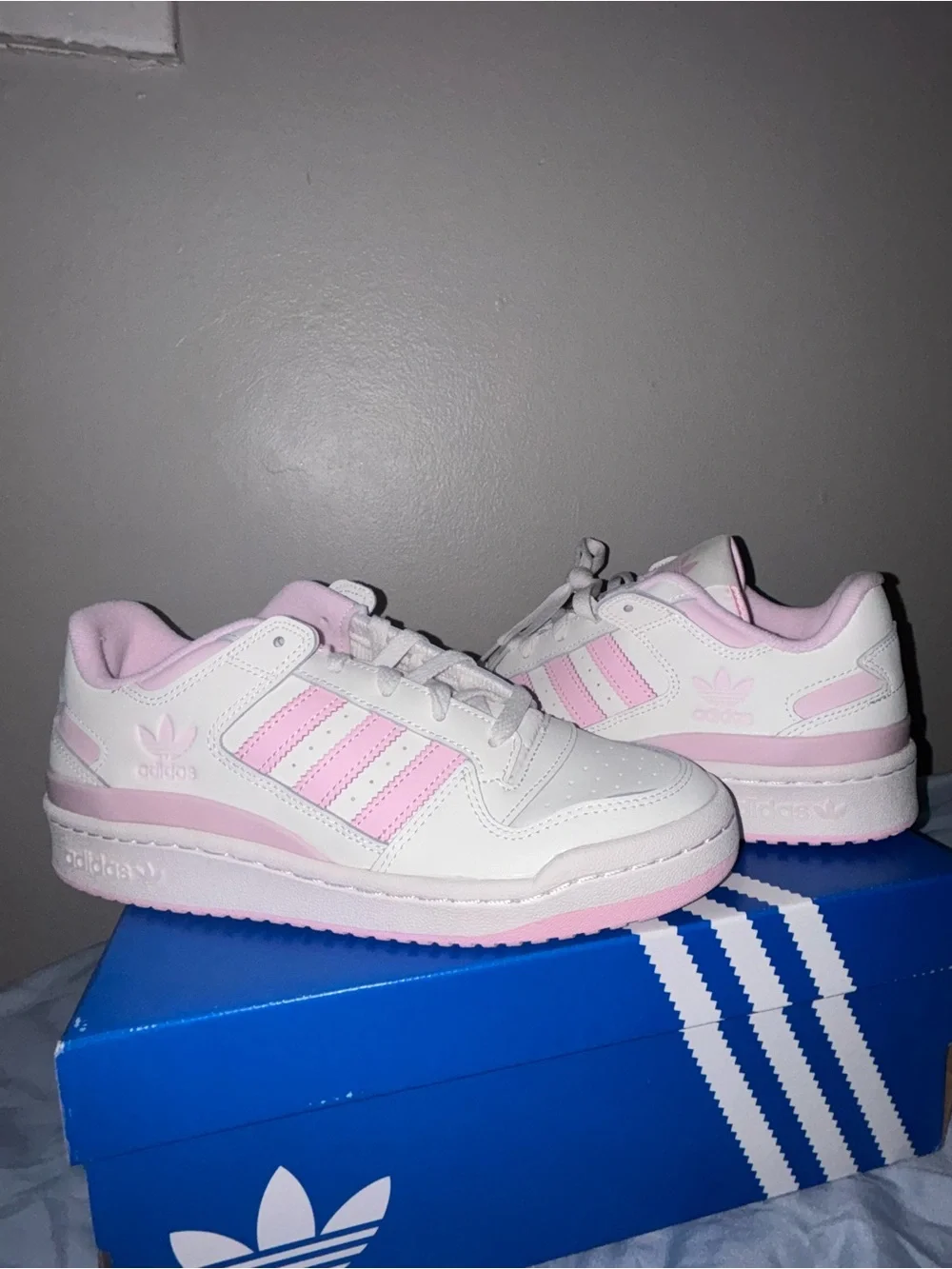 8 Women’s Adidas Forum Low CL - Cloud White / Pink